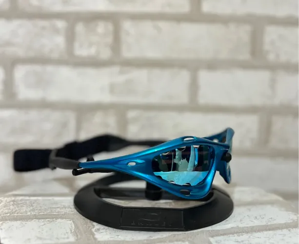 Óculos Oakley Racing Azul com alça pega ladrao 