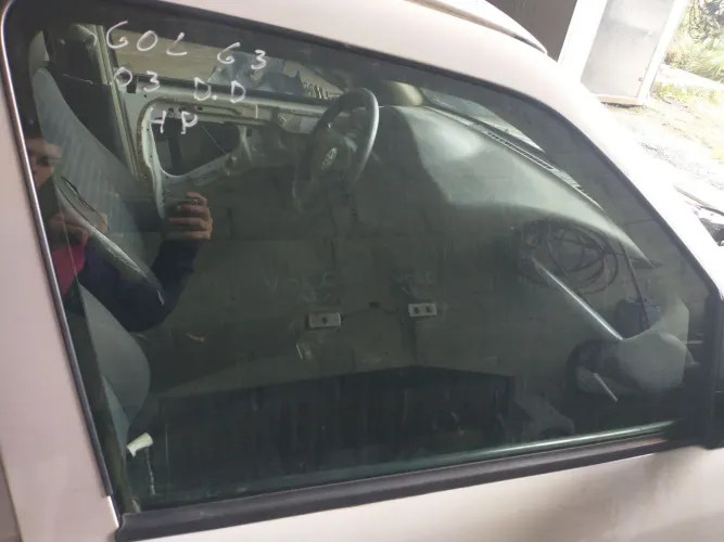 Vidro dianteiro direito VW gol G3 4p