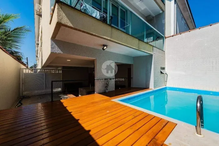 Casa de condomínio com piscina com 2 suítes no Macuco em Santos