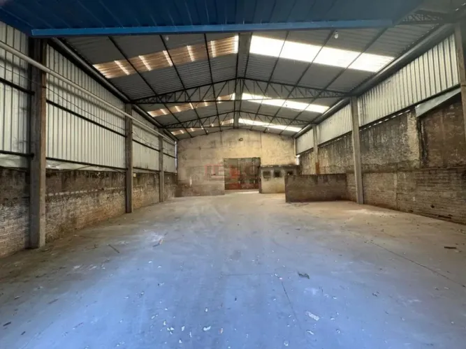 Barracão comercial com 560 mts², no centro de Paiçandu.