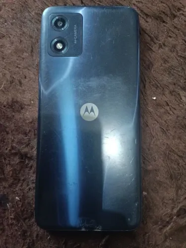Moto e 13
