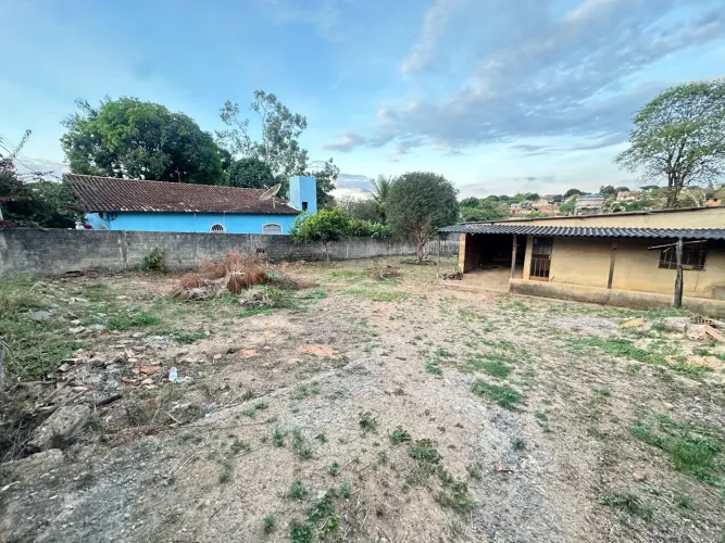 Chácara de 2000m² com Frente de 20m x 100m Bairro Nsra das Graças