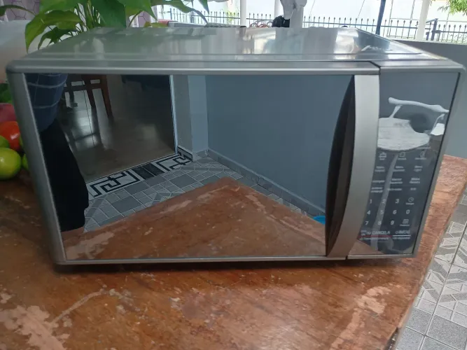 Micro ondas LG 30 litros espelhado semi novo 