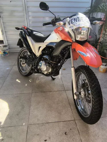 Vendo moto Honda toda boa só pegar e levar