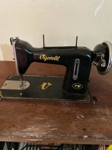 Máquina de Costura Vigorelli