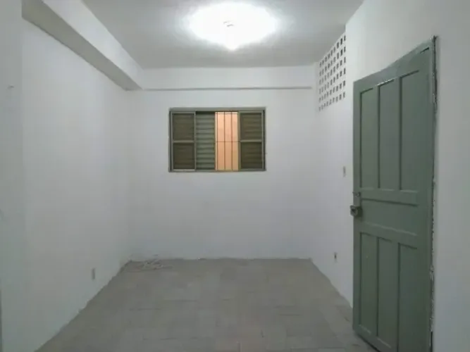 Kitnet Centro em Salvador, econômico, tranquilo e seguro, $600(aluguel)+ 100(água e iptu)