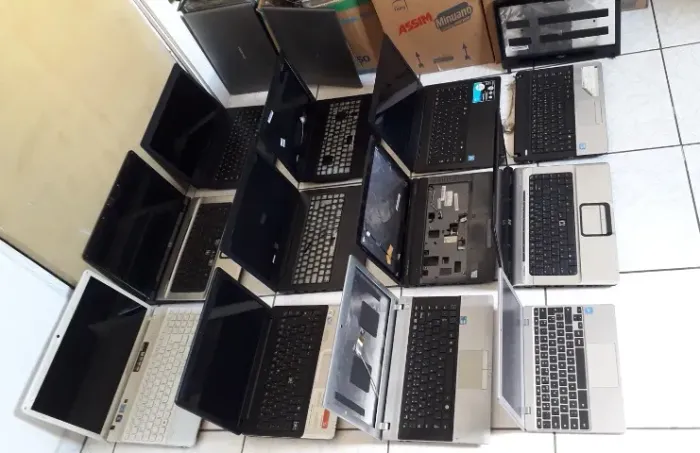 Lote de notebook com defeito para retirada de peças /carcaça