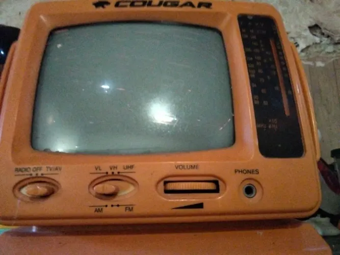 Televisor portátil cougar