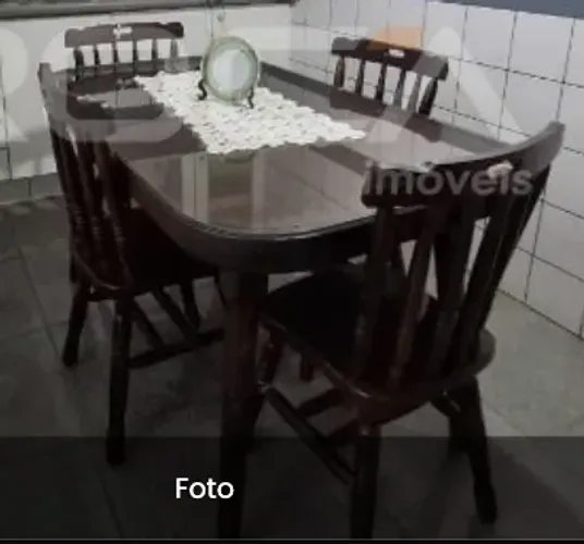 Mesa de cozinha e 4 cadeiras, em madeira macica, otimo estado
