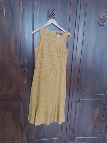 Vestido de laise Dalia Franco, mifi, cor mostarda, semi novo