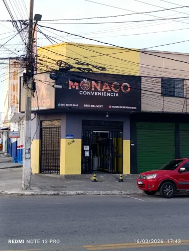 **Aluguel de Ponto Comercial de esquina com Mezanino na Av. Regis Pacheco no Centro Vitór