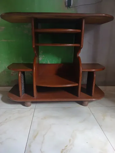 Vendo Rack de madeira boa.
