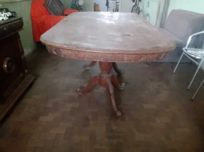 Vendo mesa de madeira de lei