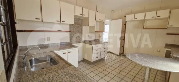 Casa para aluguel, 3 quartos, 1 suíte, 4 vagas, MARTINS - UBERLANDIA/MG