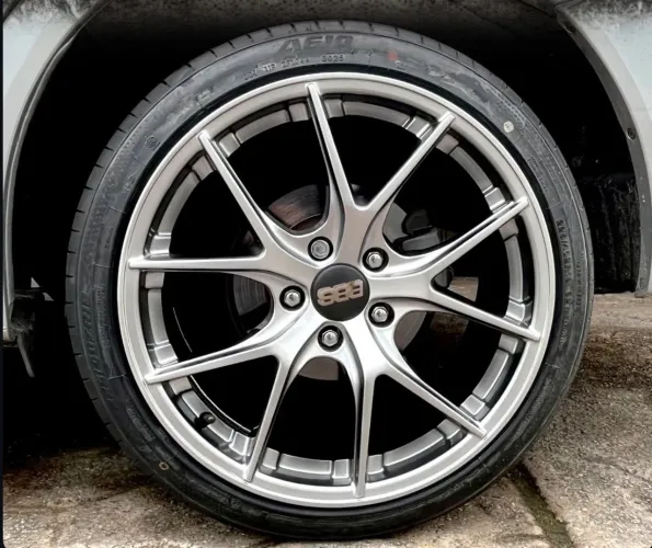 Rodas Aro 18 com Pneus 225/40 novos