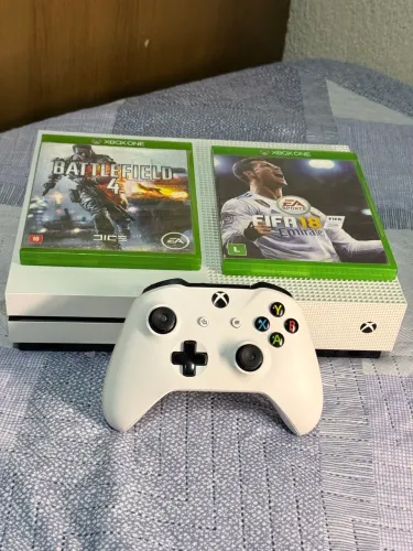 Xbox One S de 500 Giga com Fifa e Controle