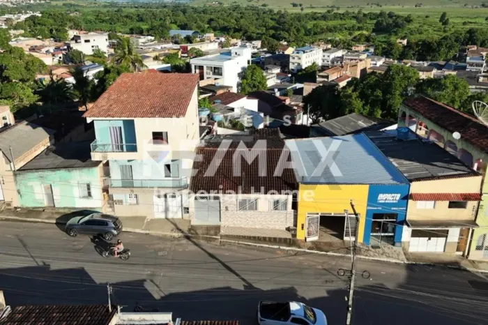 Casa Moderna à Venda no Centro de Itamaraju Conforto, Espaço e Excelente Localização
