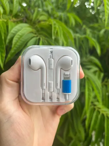 Fone de Ouvido com fio para iPhone tipo Lightning com Microfone - Produto Novo