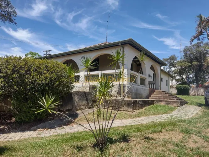 Casa com 5 Quartos à Venda, Centro - Pindamonhangaba