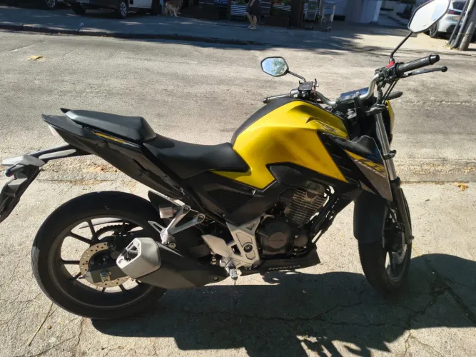 Vendo CB Twister Único Dono 7 mil km