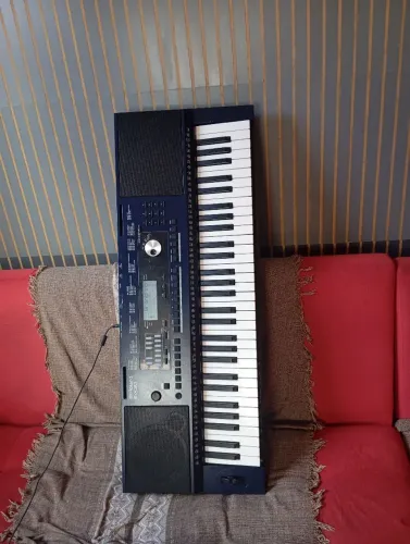 Vendo uma teclado Roland ex30 bem conservado pra quem procura versatilidade na música