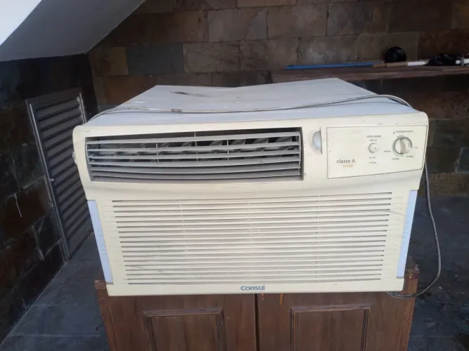 Ar condicionado de janela 18.000 BTUs 220v