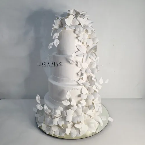 Bolo Fake Cenográfico Casamento Cascata de Flores