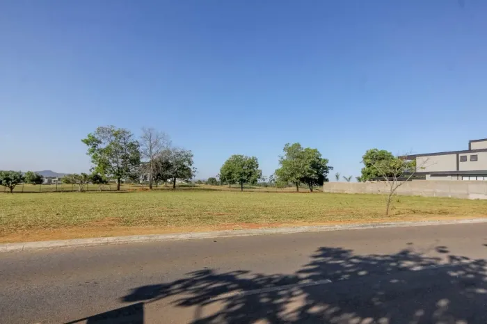 Construa com privacidade e vista para o golfe no Portal do Sol Green