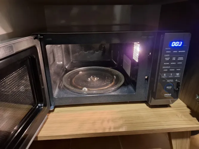 Micro-ondas Midea de 20L Prata