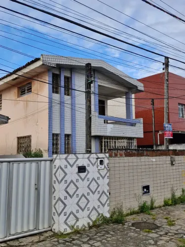 Imóvel para aluguel e venda tem 330 metros quadrados com 5 quartos