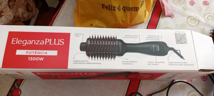 Escova seca, alisa ,modela e dá volume 