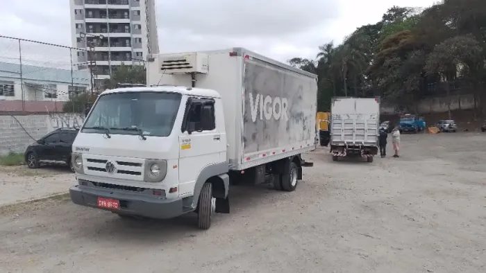 Caminhão vw 8-150 delivery 2008