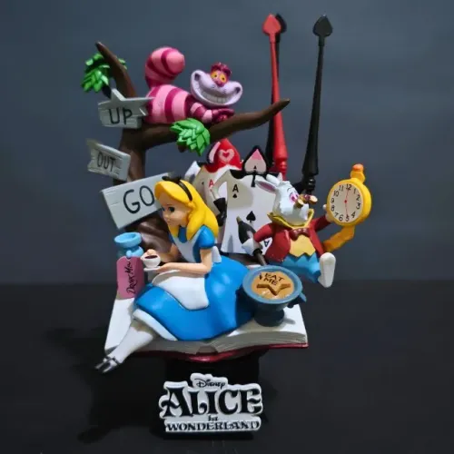 Estatueta de Alice País das Maravilhas, Gato Cheshire, Coelho Branco e Exercito 16,5cm 