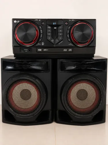 LG Mini Hi-Fi System CJ44, de 440 watts