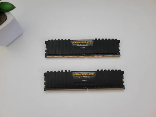 Memória Corsair Vengeance LPX DDR4 16Gb ( 2x8)