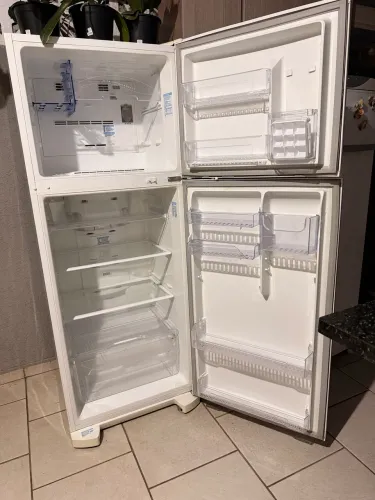 Geladeira Frost Free Electrolux 470L