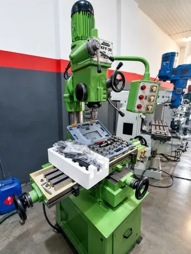 Furadeira Fresadora KONE KFF 30 c/ autom. na mesa