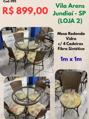 Mesa redonda de vidro com 4 cadeiras de fibra
