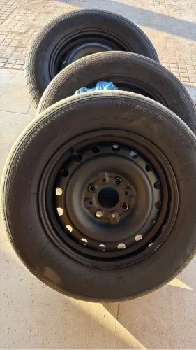 VENDE-SE PNEU COMPLETO ARO 13