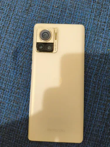 Celular Motorola Edge 30 ultra com defeito
