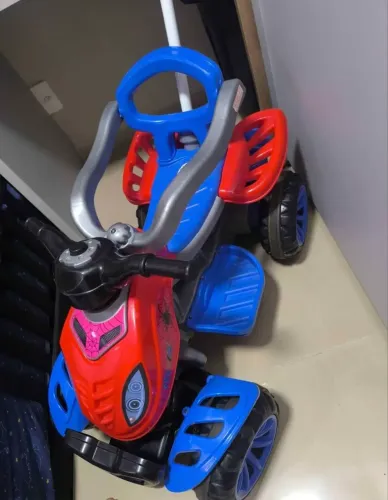 Quadriciclo homem aranha 