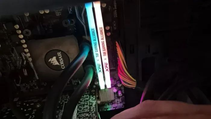 Memoria para Computador DDR4 Total 16GB - XPG com RGB 2.666MHz - Garantia de 90 dias