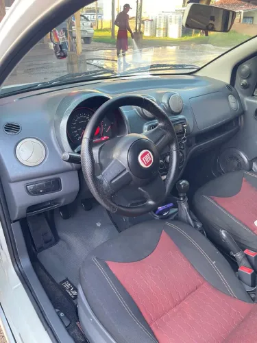 Fiat Uno Sporting 1.4 EVO Fire Flex 8V 4P 2012