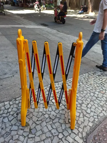 Barreira Pantográfica Amarela Com Fitas Reflexivas /3 unid. disponíveis - preço individual