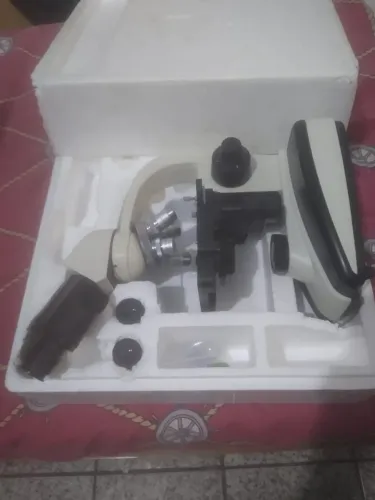Microscópio na Caixa