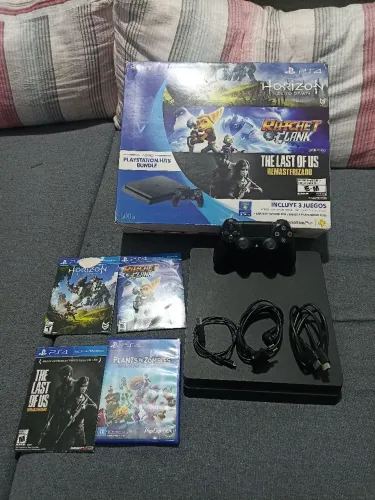 PS4 com 4 Jogos e 3 Controles