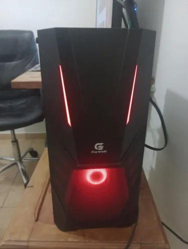 Pc gamer,roda jogos como Marvel spider-man remastered, valorant, hellblade senua s,etc..