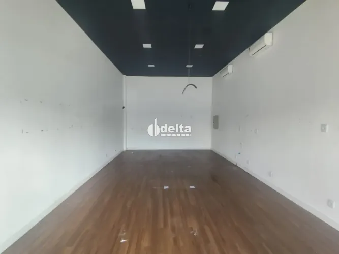 Loja comercial disponível para locação no bairro Morada Da Colina em Uberlândia-MG