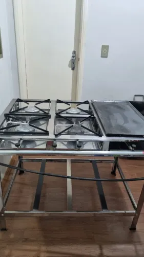 Vender fogão ind. 4 bocas com chapeira, mangueira registro seminovo