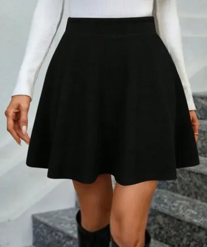Saia preta rodada cintura alta tamanho G/Plus Size